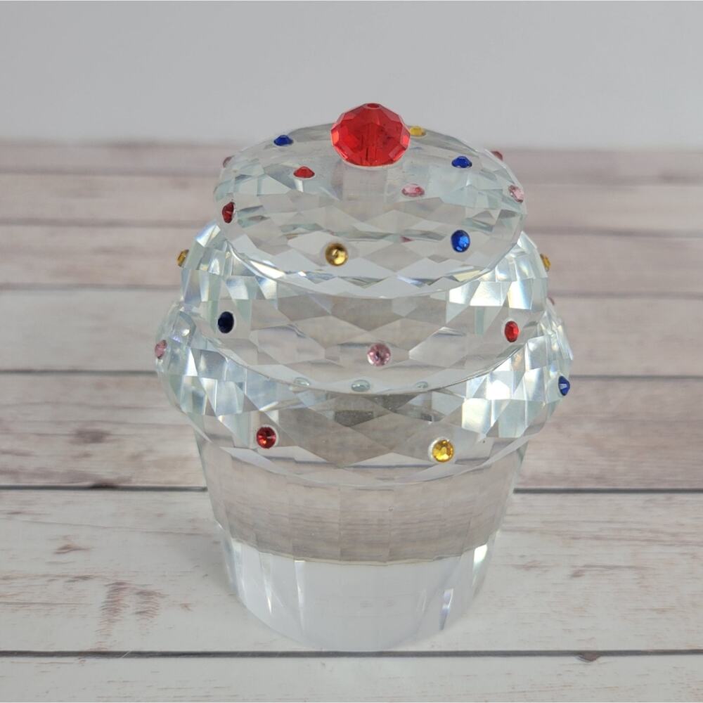 Simon Design Crystal Cupcake Paperweight